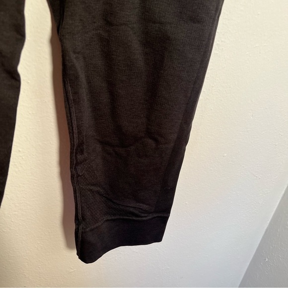 Lululemon Seamlessly Street Crop Black - Picture 8 of 16